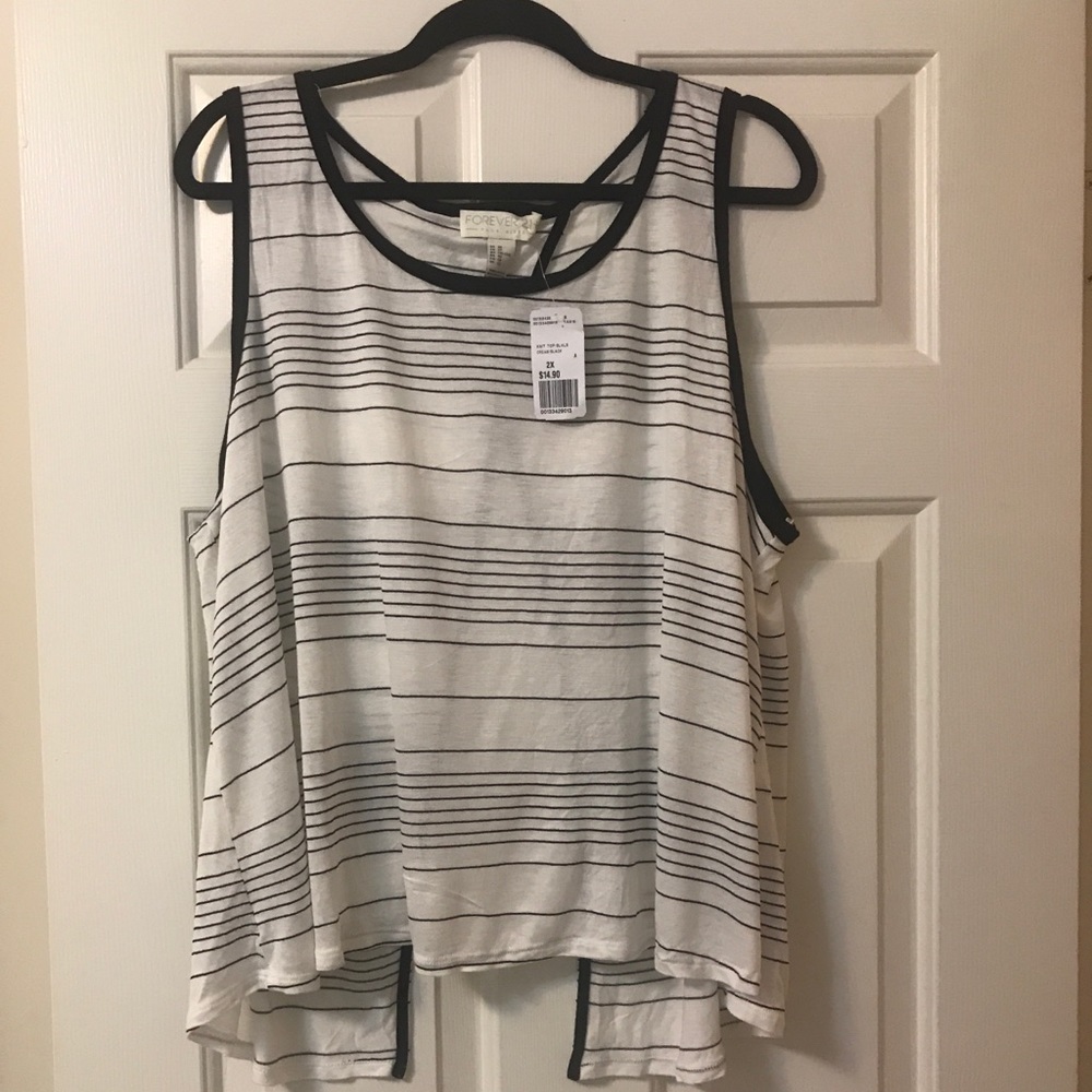 ❤️Forever 21 Plus Back Out Sleeveless Shirt❤️